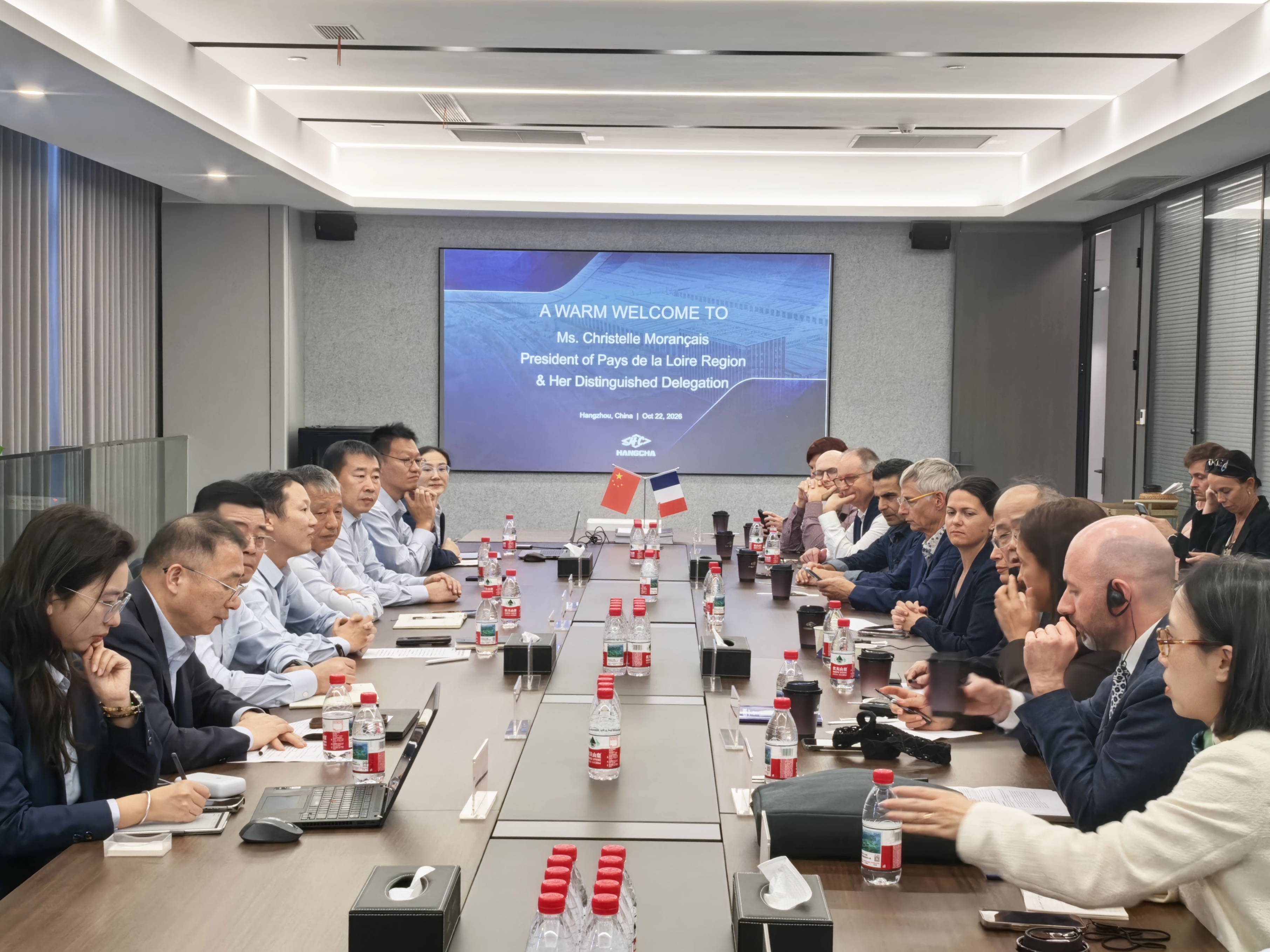 3. 会议交流图.jpg
